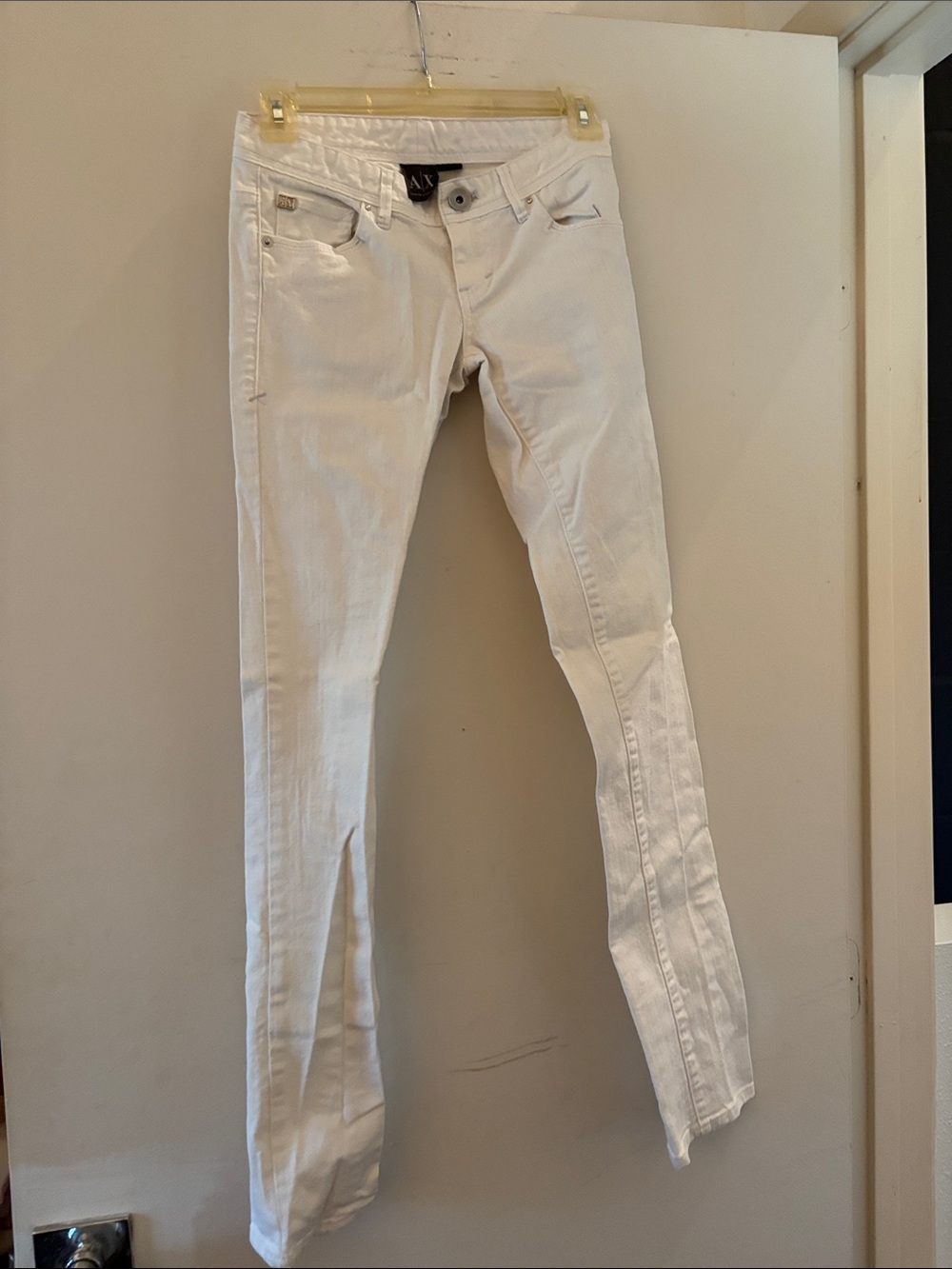 Armani Exchange size 26 White Women's Slim Jeans - Classic White Denim